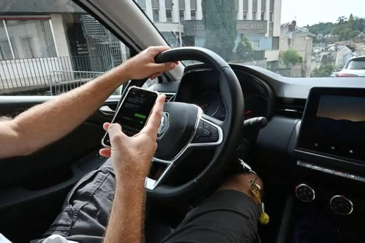 Téléphone au volant en France : Votre permis peut sauter pour 6 mois pour le coup d'œil