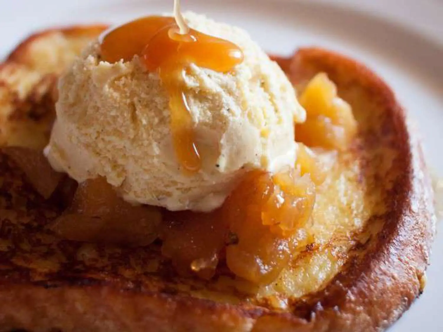 Pain perdu maison : L’astuce gourmande pour transformer le pain rassis en délice