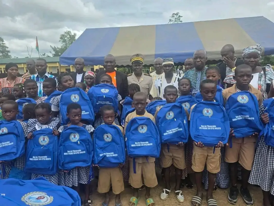 Bloléquin : les élèves du primaire reçoivent 500 kits scolaires