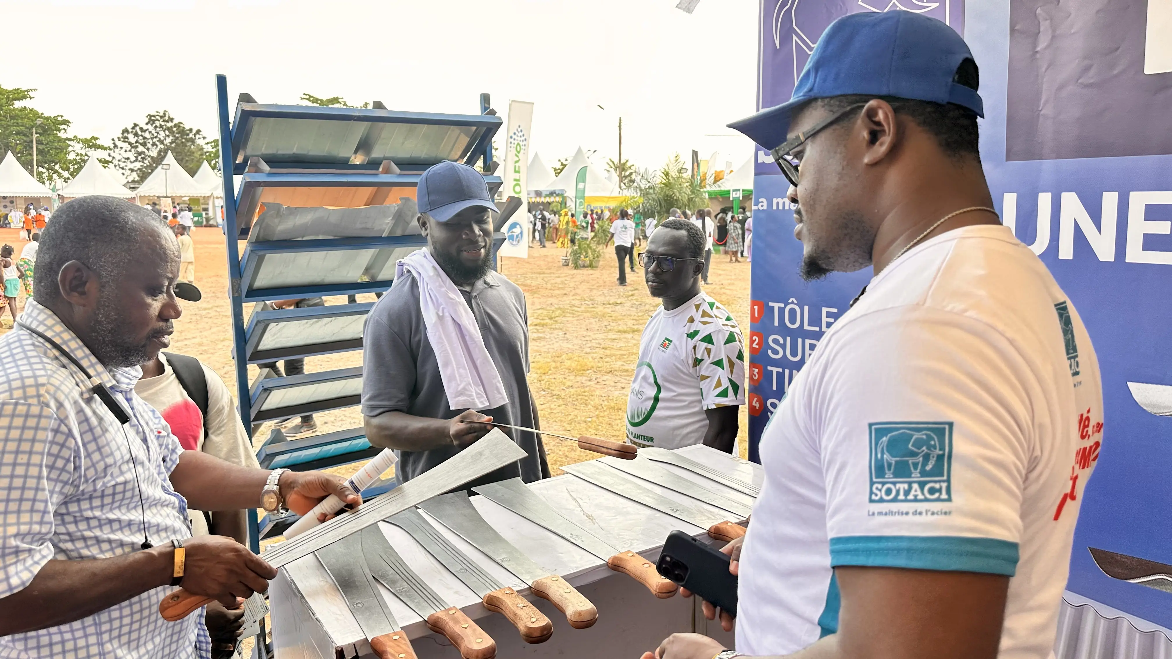 Machetes, wheelbarrows and SOTACI roofing sheets steal the show at San-Pédro Planters’ Day