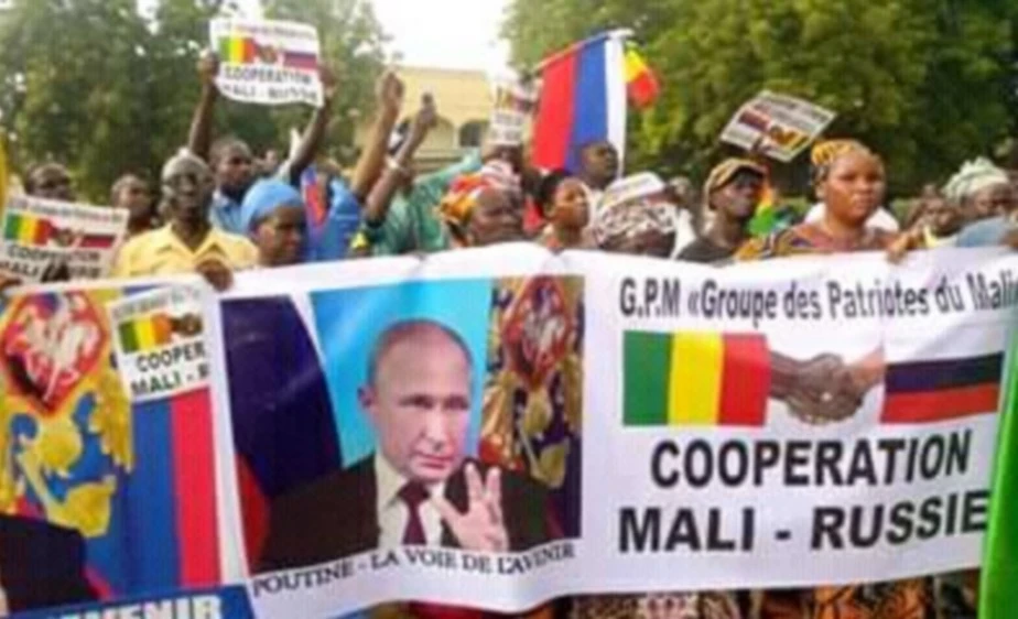 Bon nombre de manifestants citoyens malien exigent l’intervention de la Russie et le départ de la France.