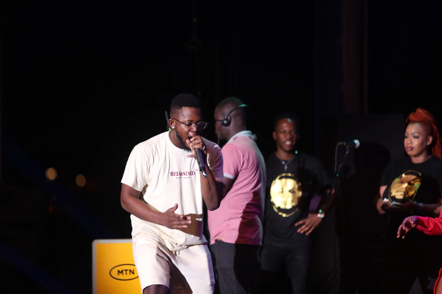 L'artiste Ténor en prestation au concert de Mix Premier