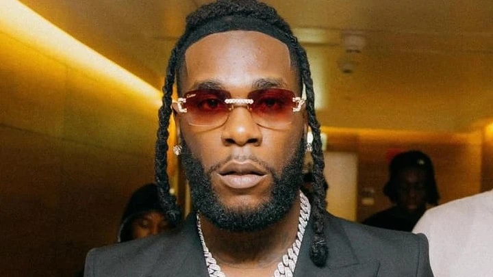 Pour une histoire de femme, un garde de Burna Boy tire sur un homme, l’artiste recherché par la police