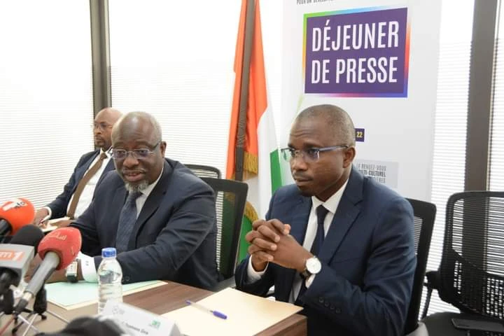 Diakalidia Konaté, Secrétaire Exécutif de la CNFCI ( à gauche) et Ousmane Zina, président du comité scientifique (à droite)