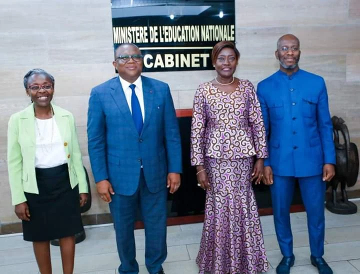 Les ministres Mariatou Koné et Amadou Coulibaly lors de la rencontre au cabinet du ministère de l'éducation nationale et de l'alphabétisation