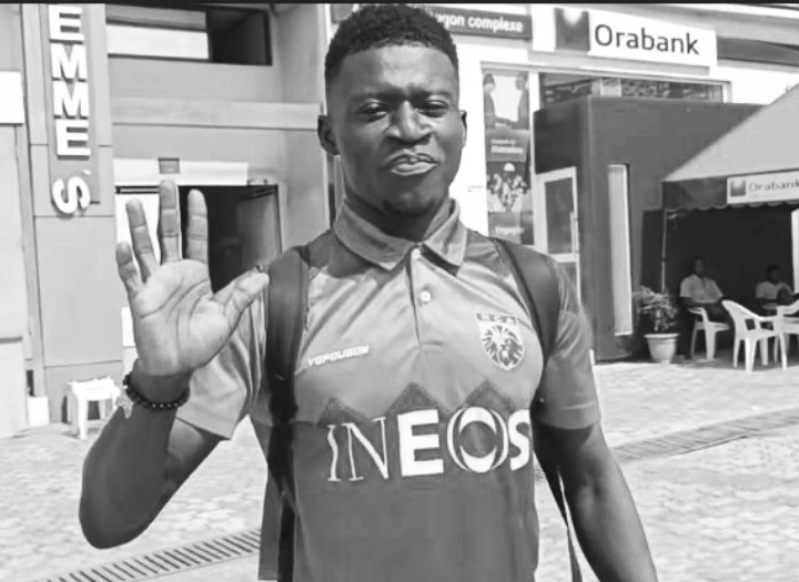 Chroniques 225 on X: • Décès de Sylla Moustapha, joueur du Racing Club  d'Abidjan, suite à un malaise sur le terrain du stade Robert Champroux de  Marcory. Repose en paix 💔🙏🏽  /
