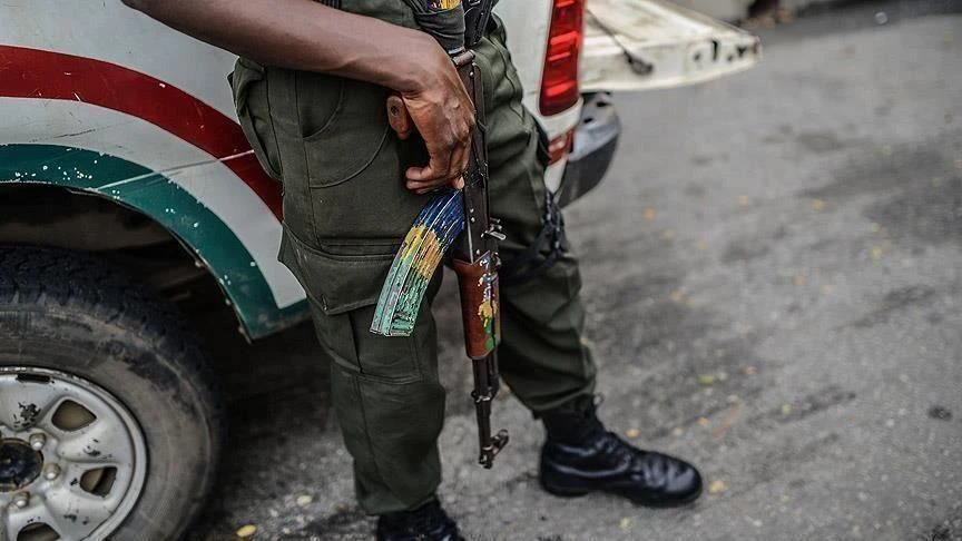 Le médecin Lieutenant-Colonel Ebégui Ehué Eric a passé l'arme à gauhe (Ph d'illustration)
