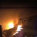 incendie-au-black-market-d-adjame-apres-4-jours-d-impuissance-les-pompiers-font-appel-a-des-engins-de-chantier