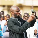 breves-panafricaines-la-mediation-dans-les-conflits-la-presse-en-crise-au-senegal-kemi-seba-crache