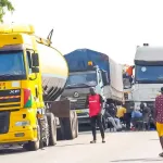 burkina-faso-trajet-abidjan-a-ouagadougou-la-route-coupee-par-les-eaux-de-pluie-apres-bobo-dioulasso