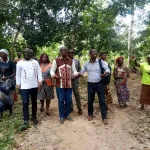 djaka-festival-klalebe-les-festivaliers-en-visite-dans-le-village-behiri