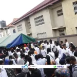 ghana-487-membres-de-qnet-ponzi-arretes-par-la-police-dans-une-banlieue-de-kumasi