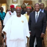 burkina-faso-tete-couronnee-ousmane-congo-est-le-moogho-naaba-et-chef-de-tous-les-mossis-du-monde