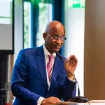 la-revue-de-l-actualite-internationale-debat-trump-kamala-harris-feves-de-cacao-au-ghana-dalein-a-washington