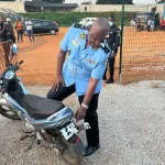 marcory-zone-4-c-la-moto-d-un-policier-volee-en-plein-service-par-des-inconnus