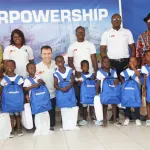 yopougon-education-des-kits-scolaires-distribues-aux-eleves-du-village-d-azito