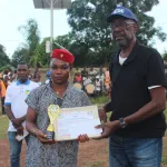 celebration-de-l-excellence-dans-le-goh-les-filles-triomphent-lors-de-la-remise-des-prix