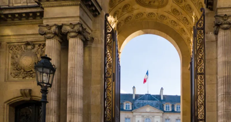france-la-nomination-de-clara-chappaz-comme-secretaire-d-etat-a-l-ia-et-au-numerique-suscite-la-controverse