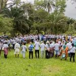 bingerville-le-fidra-organise-une-randonnee-pedestre-au-jardin-botanique-pour-les-personnes-du-troisieme-age