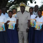 education-plusieurs-eleves-de-la-region-du-worodougou-recoivent-des-kits-scolaires