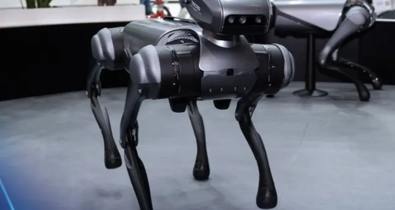 intelligence-artificielle-en-cote-d-ivoire-tecno-surprend-abidjan-avec-son-chien-robot-secret-derriere-cette-ia