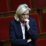 proces-marine-le-pen-le-rassemblement-national-face-a-des-accusations-de-detournement-de-fonds