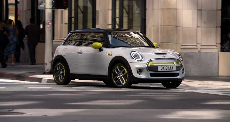 mobilite-la-mini-cooper-se-se-modernise-petite-taille-grande-revolution