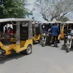 interdiction-de-circuler-de-tricycles-a-marcory-les-jeunes-d-anoumabo-en-colere-le-chef-avri-amon-reagit