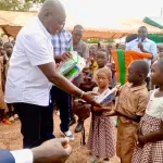 rentree-scolaire-a-toulepleu-plusieurs-etablissements-scolaires-recoivent-des-kits-et-des-tables-bancs