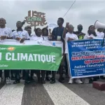 justice-climatique-pour-l-afrique-plus-de-300-femmes-senegalaises-battent-le-pave-pour-l-avenir-de-la-planete