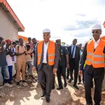adzope-patrick-achi-et-mamadou-toure-visitent-le-chantier-de-construction-du-centre-de-service-civique