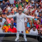 deferlement-populaire-a-adjame-pour-le-tournage-du-clip-djeneba-djaba-de-debordo-leekunfa