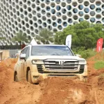 drive-and-taste-des-pilotes-de-rallye-et-des-automobilistes-testent-les-puissances-des-vehicules