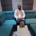 prix-africain-de-developpement-padev-l-ivoirien-salomon-n-dri-presente-son-trophee