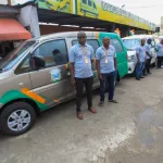 projet-de-transport-urbain-d-abidjan-10-mini-cars-climatises-remis-a-la-gare-yaya-fofana-de-koumassi