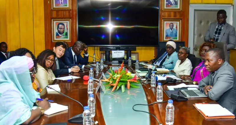 education-la-cote-d-ivoire-partage-son-expertise-numerique-avec-le-cameroun