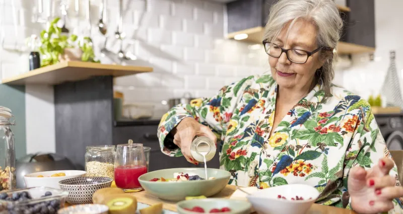 petit-dejeuner-equilibre-les-5-aliments-incontournables-apres-50-ans