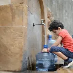 catastrophe-humanitaire-au-liban-neuf-villages-sans-eau-a-boire-les-choses-se-compliquent-pour-beyrouth