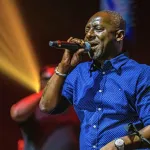 concert-zouglou-les-larmes-de-pat-sacko-sur-scene-plongent-le-public-dans-une-profonde-consternation