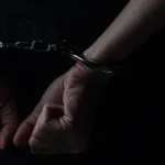 abidjan-un-jeune-ivoiro-burkinabe-fait-la-prison-pour-une-affaire-de-ressemblance-dans-le-dos-a-abobo