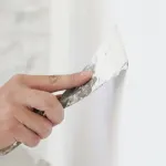 reboucher-un-trou-dans-le-mur-3-astuces-insolites-et-economiques-a-e-essayer