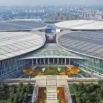 des-visiteurs-de-toutes-parts-affluent-a-shanghai-une-economie-ouverte-revele-de-nouvelles-opportunites