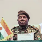 niger-arrestation-par-niamey-d-un-francais-agent-presume-de-la-dgse-la-tension-monte-avec-paris