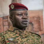burkina-faso-la-societe-civile-exige-l-extradition-de-l-ex-president-damiba-lome-sans-reaction