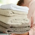 linge-reche-apres-le-lavage-6-causes-et-astuces-naturelles-pour-retrouver-douceur-et-confort