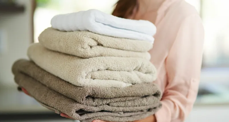 linge-reche-apres-le-lavage-6-causes-et-astuces-naturelles-pour-retrouver-douceur-et-confort