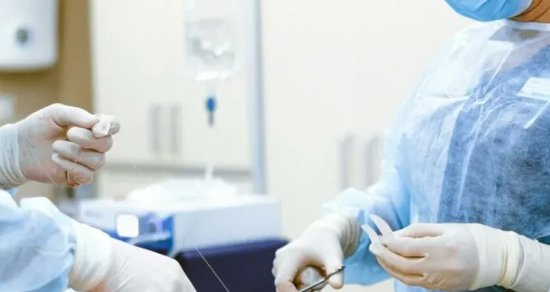 intelligence-artificielle-et-medecine-voici-ce-que-fait-un-robot-humanoide-dans-les-blocs-operatoires