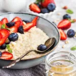 reveillez-vous-en-pleine-forme-fruits-cereales-et-douceurs-pour-un-petit-dejeuner-equilibre
