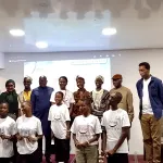 il-faut-sourire-un-hymne-a-l-espoir-signe-par-les-enfants-de-la-fondation-ici-on-chante