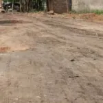 reprofilage-de-la-voie-carrefour-amani-cite-verte-a-tiassale-les-habitants-reconnaissants-a-alpha-sanogo